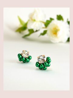 〜クリスタルとパールのピアス〜
⁡
⁡
クリスマス🎄まであと一ヶ月ほど
⁡
⁡
街中でもイルミネーション✨や
クリスマスの音楽🎼が流れてきて
ワクワクしてる私です🥳
⁡
⁡
皆さんも気分盛り上がってますか？
⁡

クリスマスの他にも忘年会、新年会
と来月から外食が増えそうですね

そんな時のコーデにこちらの耳元アクセサリーは
ぴったり！

スワロフスキークリスタルの輝きが綺麗です✨✨
⁡
⁡
 プレゼント🎁にもこちらの耳元アクセサリーを
候補の一つに考えてもらえると嬉しいです💕
⁡
⁡
⁡
オンラインショップは  @ribes.jewelry の
プロフィール欄から飛べます
⁡
⁡
⁡
⁡
𓍼𓍼𓍼𓍼𓍼𓍼𓍼𓍼𓍼𓍼𓍼𓍼𓍼𓍼𓍼𓍼𓍼𓍼𓍼𓍼𓍼
投稿が良かったら、いいねとシェアを
よろしくお願いします💕
⁡
また他の投稿も見たい方は
こちらからフォローしてください💐
↓↓
@𝗿𝗶𝗯𝗲𝘀.𝗷𝗲𝘄𝗲𝗹𝗿𝘆
⁡
⁡
⁡
⁡
@𝗿𝗶𝗯𝗲𝘀.𝗷𝗲𝘄𝗲𝗹𝗿𝘆は
𝟱𝟮歳からのアクセサリー、取り揃えています！
❊❊❊❊❊❊❊❊❊❊❊❊❊❊❊❊❊❊❊❊❊❊❊❊❊
⁡
⁡
⁡
#スワロフスキークリスタルのピアス
#スワロフスキークリスタルのイヤリング
#クリスタルとパールのアクセサリー
#クリスマスプレゼント
#可愛いピアス
⁡
⁡