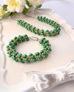 〜ブレスレット&ネックレス💚〜
⁡
⁡
オーダーのブレスレットとネックレスです
⁡
以前同じデザインでパールのブレスレットを
ご購入いただいたお客様から、同じデザインで
グリーンパール💚のブレスレットのご依頼を
いただきました
⁡
グリーンパールは他の作品で使っており、
その作品を見て気に入っていただいたようです🥰
実はこのグリーンは私もお気に入りなんです❣️
⁡
それと同時にお揃いのネックレスもご依頼
いただき嬉しい限りです💕
⁡
ネックレスのネック部分はビーズとチェーン
の2種類、提案させていただき今回チェーンを
選ばれました😊
⁡
⁡
本日お手元に届いたとのご連絡をいただき、
ありがとうございました☺️
⁡
⁡
⁡
 @ribes.jewelry の作品はオンラインショップから
ご覧いただけますので、プロフィール欄から
是非見にきてくださいね
お待ちしています😘
⁡
⁡
⁡
⁡
𓍼𓍼𓍼𓍼𓍼𓍼𓍼𓍼𓍼𓍼𓍼𓍼𓍼𓍼𓍼𓍼𓍼𓍼𓍼𓍼𓍼
投稿が良かったら、いいねとシェアを
よろしくお願いします💕
⁡
また他の投稿も見たい方は
こちらからフォローしてください💐
↓↓
@ribes.jewelry
⁡
⁡
⁡
⁡
⁡
@𝗿𝗶𝗯𝗲𝘀.𝗷𝗲𝘄𝗲𝗹𝗿𝘆は
𝟱𝟮歳からのアクセサリー、取り揃えています！❊❊❊❊❊❊❊❊❊❊❊❊❊❊❊❊❊❊❊❊❊❊❊❊❊
⁡
⁡
#パールのブレスレット
#パールのネックレス
#グリーンのアクセサリー
#グリーンパールのアクセサリー
#グリーンのアクセサリーが好き
⁡
⁡
⁡