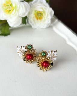 〜らしい〜
⁡
最近嬉しかったこと💕
⁡
「リーベスさんらしく、とても素敵です」
とお客様からいただいた言葉
⁡
⁡
ストーリーズで私の作品を見てくださった
時のメッセージです
作品を見て私の作品とわかる、このことって
最高の褒め言葉ですよね😆
⁡
作品作りに悩むこともあるけれど、これからも
進化をし続けながら、でも「リーベスらしい」を
忘れずに頑張ります！
⁡
⁡
⁡
⁡
⁡
꧁オンラインショップ🛒꧂
　@ribes.jewelry のプロフィール欄からご覧いただけます
24時間オープン中！
⁡
⁡
⁡
⁡
𓍼𓍼𓍼𓍼𓍼𓍼𓍼𓍼𓍼𓍼𓍼𓍼𓍼𓍼𓍼𓍼𓍼𓍼𓍼𓍼𓍼
投稿が良かったら、いいねとシェアを
よろしくお願いします💕
⁡
また他の投稿も見たい方は
こちらからフォローしてください💐
↓↓
@ribes.jewelry
⁡
⁡
⁡
⁡
⁡
@𝗿𝗶𝗯𝗲𝘀.𝗷𝗲𝘄𝗲𝗹𝗿𝘆は
𝟱𝟮歳からのアクセサリー、取り揃えています！❊❊❊❊❊❊❊❊❊❊❊❊❊❊❊❊❊❊❊❊❊❊❊❊❊
⁡
⁡
#カラーパールのピアス
#大人可愛いピアス
#フラワーモチーフのピアス
#感謝の言葉
⁡
⁡
⁡
⁡
⁡